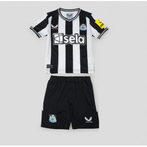 Newcastle United babykläder Hemmatröja barn 2023-24 Korta ärmar (+ Korta byxor)